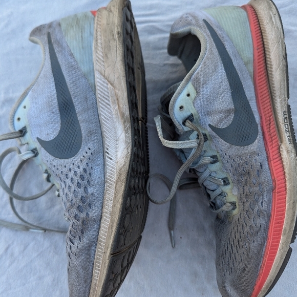 Nike Gray Running Shoes - Picture 3 of 6